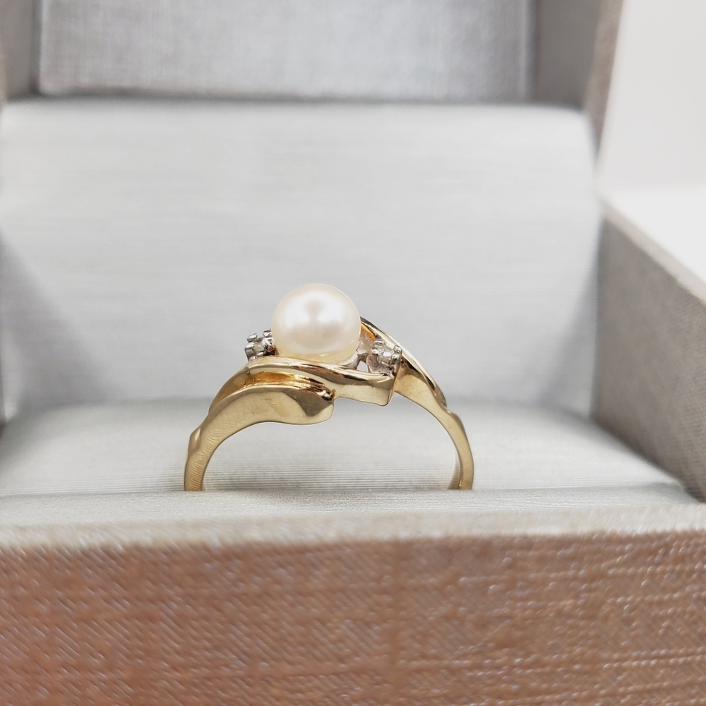 Classic 10k Solid Yellow Gold Cultured Freshwater Pearl & Diamond Twist Ring - Picture 9 of 9